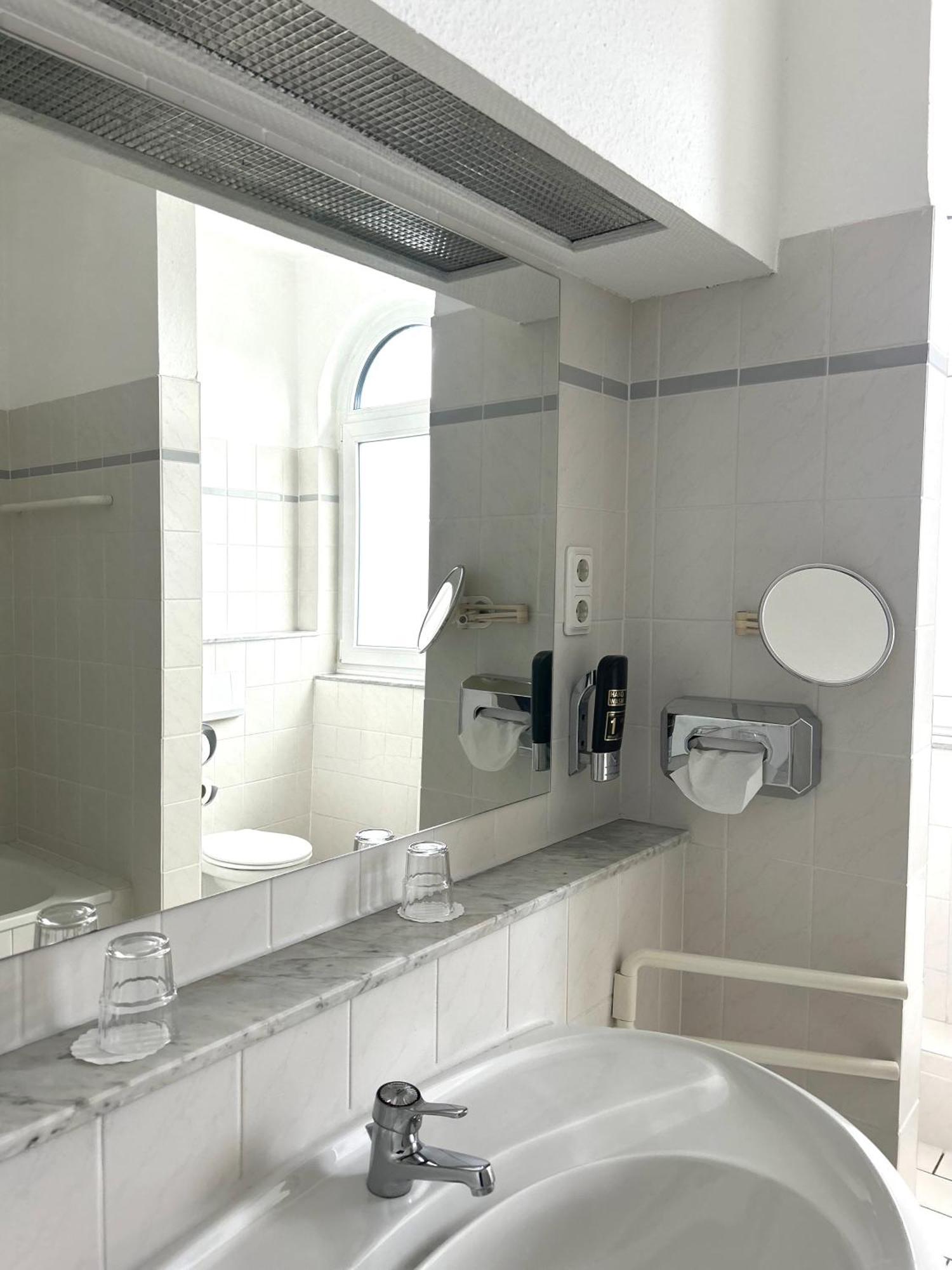 Sure Hotel By Best Western Wilhelmshaven City Вильгельмсхафен Экстерьер фото